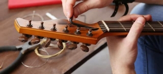 How Long Do Guitar Strings Last?