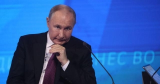 Vladimir Putin Hit With Major Blow From Russian Bank After War Effort Backfires