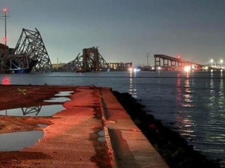 Un Barco Choca Contra El Mayor Puente De Baltimore Y Lo Derrumba Mientras Lo Cruzaban Coches | Internacional