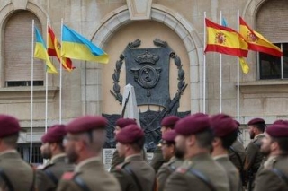 Robles Promete Al Embajador De Ucrania Que España Mantendrá Su Apoyo “todo El Tiempo Que Haga Falta” | Internacional