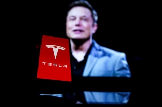 Tesla Investors Urge Musk To Focus, Not Rant