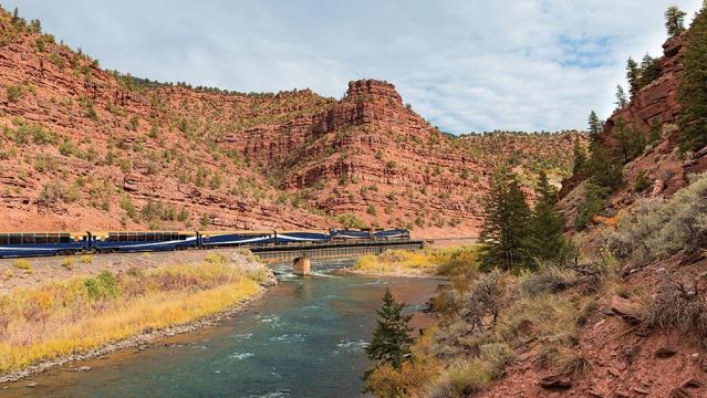 Rocky Mountaineer Launches Moab Music Festival Package - Travel Agent Central