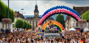 Vernon Célèbre La Pride Avec 200 Participants Et Une Marche Pleine De Sens