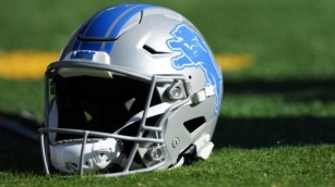 2 Detroit Lions Make ‘Year-End Top 50 NFL Player Sales List’ | Sporting News