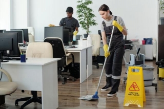 5 Signs Your Business Needs Professional Office Cleaning Services