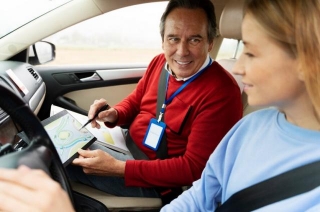 What Are The Requirements For Obtaining An HR Licence Sydney? - Ellis Driving School