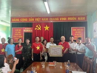 70 OVs Visit Truong Sa, DK-I Rig On The 49th Anniversary Of National Reunification