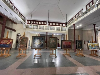 Art Exhibition Melding Tradition And Modernity
