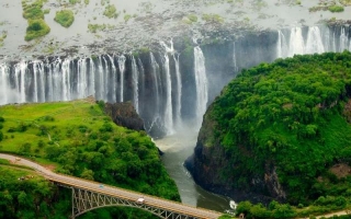 Het Majestueuze Gordijn Van De Natuur: Ontdek De Wonderen Van De Victoria Watervallen