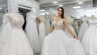 10 Essential Things To Know Before Buying Your Wedding Dress