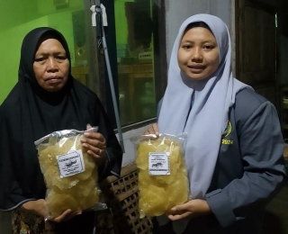 KKN AL-Utsmani Bondowoso Mensertifikasi Halal Produk Warga Desa Tanah Wulan