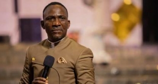 Nigerians Demand Apology As Pastor Paul Eneche Disputes Woman's Graduation Testimony (Video)