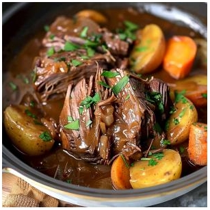 Slow Cooker Pot Roast With Gravy: The Ultimate Comfort Food