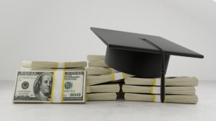 21 Full Scholarships To Pay Off Student Loans