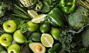 THE UNHEARD BENEFITS OF ADDING GREENS TO YOUR MEALS DAILY