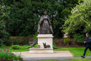 See A Statue Of Queen Elizabeth And Her Corgis Unveiled For What Would Have Been Her 98th Birthday  Salon