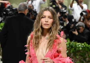 Jessica Biel Bathed In 20 Pounds Of Epsom Salt Ahead Of The Met Gala. Why?  Yahoo Life