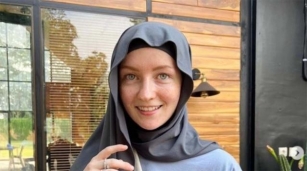 Kisah Mualaf Selebgram Rusia Ulya, Sudah Pakai Hijab Sebelum Peluk Islam