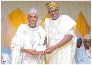Former Council Chair, Arowosaye Visits Ward, Donates N1M For Community Project