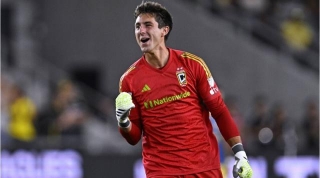 Arsenal Join The Hunt For Columbus Crew Goalkeeper Patrick Schulte