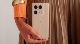 Motorola Edge 50 Ultra: రూటు మార్చిన మోటో.. దిమ్మతిరిగే ప్రైస్‌తో కొత్త ఫోన్.. మతిపోగొడుతున్న ఫీచర్స్!