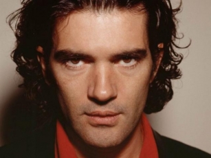 «The Attractive Actor Is Not The Same Anymore: 😪Antonio Banderas’s Most Recent Images Really Disappointed His Fans!»😱