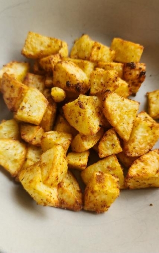Crispy Vegan Air Fryer Potatoes With Nutritional Yeast