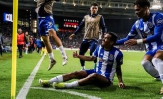 F.C. Do Porto Atletas Internacionais - O Golo Marcado Por Galeno Ao Arsenal Foi Eleito Pela UEFA Como O Melhor Golo Da Semana Da Liga Dos Campeões.