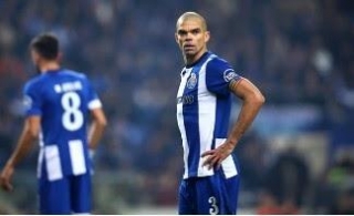 F.C. Do Porto Atletas Internacionais - Pepe A Jogar Como Sénior Desde 2002 E A Ganhar Títulos Desde 2004, é Um Colosso Do Desporto Mundial.