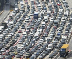 DESCRIBE A TIME WHEN YOU WERE STUCK IN A TRAFFIC JAM