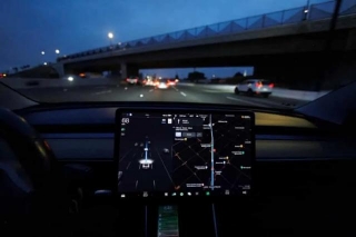 US Regulators Investigate Tesla Autopilot After 13 Fatal Crashes