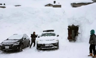 California Blizzard: Record Snowfall, Tornado, And Chaos Unleashed