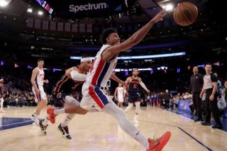 Knicks Controversially Beat Pistons: Late Layup Stirs Debate