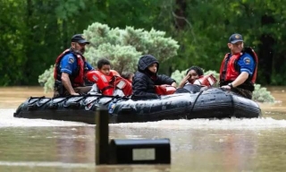 Texas Floods: Hundreds Rescued As Waters Rise In Harris County