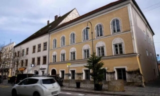 Four Germans Detained In Austria For Marking Hitler's Birthday At Birthplace