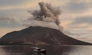 Thousands Evacuated As Mount Ruang Erupts, Tsunami Fears Prompted