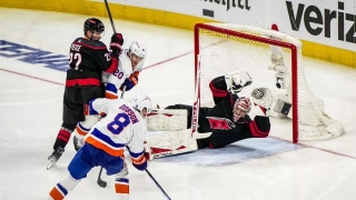 Andersen's 33 Saves Propel Hurricanes To Victory In Eastern Conference Opener