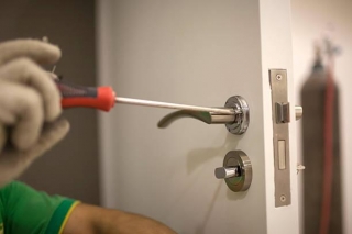 Emergency Lockout Services: What To Expect When You Call An Emergency Locksmith For A Lockout?