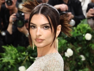 Emily Ratajkowski Just Wore The Most Naked Dress In Met Gala History