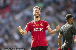Bruno Fernandes ‘wants To Become One Of Man United’s Top Earners’ And Will ‘use Three Team-mates’ As Bargaining Chip To Land A New Deal Amid Links To Bayern Munich