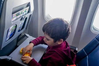 14 Ways To Keep Your Kids Entertained On A Long Flight