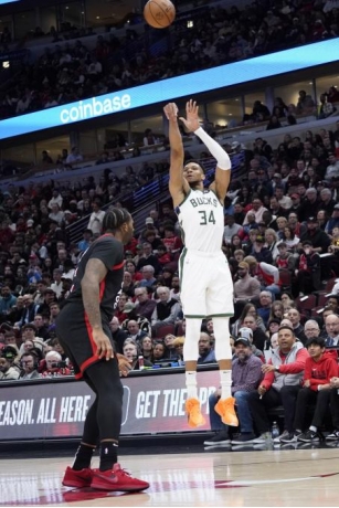 Milwaukee Bucks’ Biggest Offseason Fear Revealed In NBA Analysis