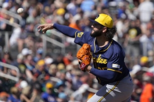 Milwaukee Brewers Building Up Pitch Count On 2 Injured Pitchers
