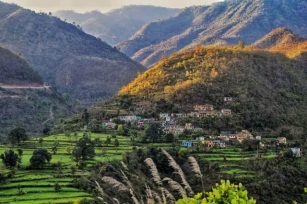 Himachal Pradesh Vs. Uttarakhand: Select Your Next Travel Destination!
