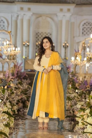 Shop 5 Stunning Anarkali Suit Set With Dupatta: Traditional Elegance