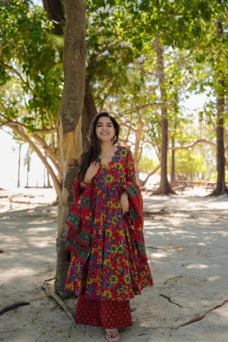 Shop Versatile Cotton Suit Set With Dupatta: Stylish And Sustainable