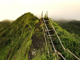 Chasing The Clouds: The Thrilling Stairway To Heaven Hike In Oahu