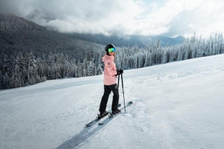 Do Beginner Skiers Need Helmets? Discover The Essential Safety Equipment For Novice Skiers