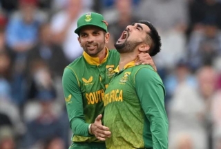 SA Spinner Tabraiz Shamsi Requests Keshav Maharaj To Practice Viral ‘Ball Of Century’ – WATCH Video – The Daily Connection