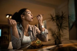 Debunking 3 Food Myths For Women To Avoid Panic And Stress – The Daily Connection